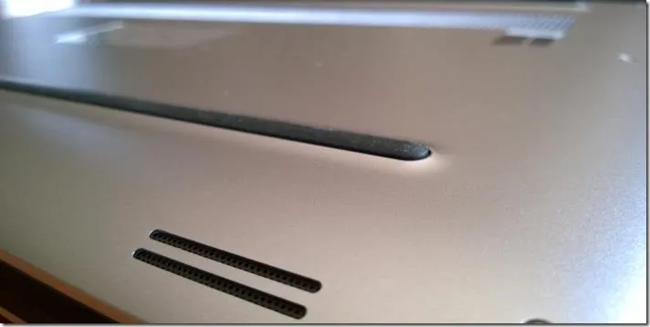 XPS 15 - underneath showing rubber feet strips