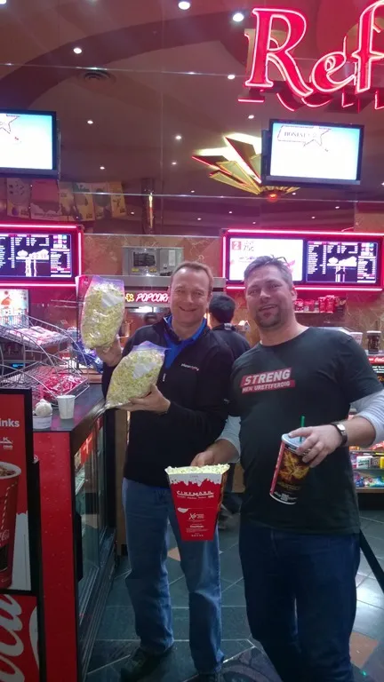 Dan Wahlin and Glenn Henriksen holding popcorn